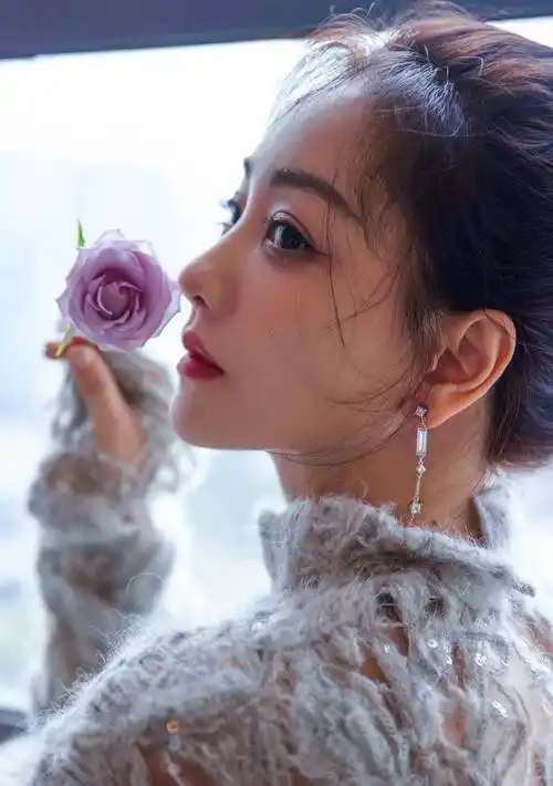 明星杨蓉写真合集:端庄秀丽,温婉迷人!