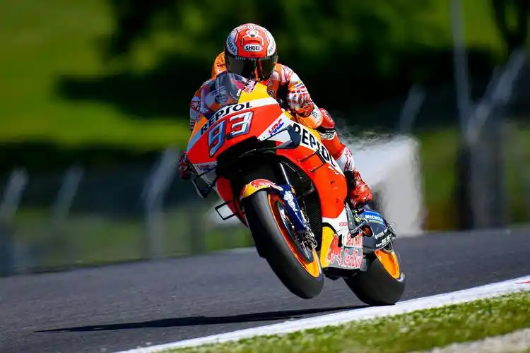 图集瓦伦迪诺罗西展示motogp意大利站定制款头盔