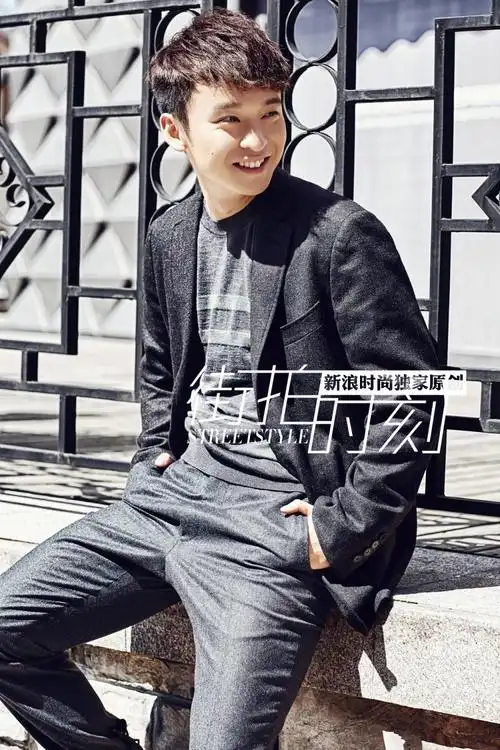 街拍时刻 董子健阳光男孩变身霸道总裁