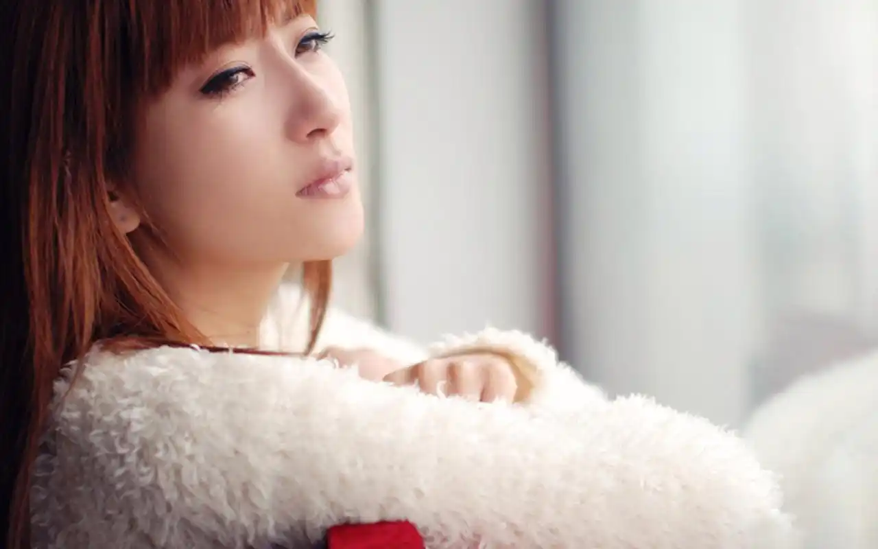 伤感美女图片桌面壁纸