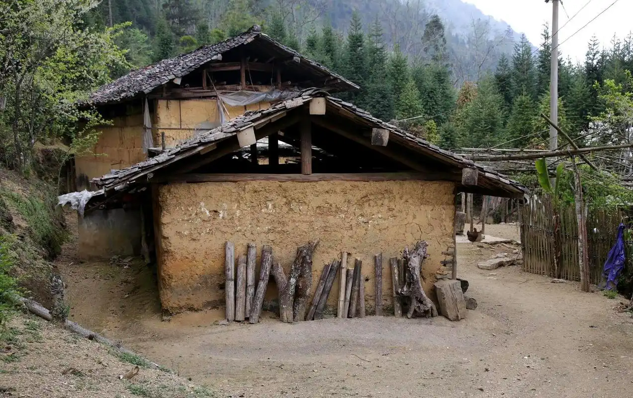 在农村,越是破烂的老房子,主人家往往要比别人混得好,你咋看?