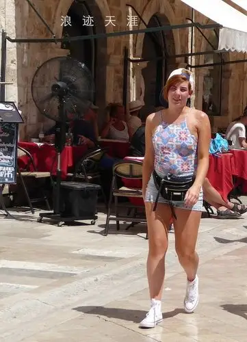 克罗地亚美女如云来自世界各地 消费胜过威尼斯