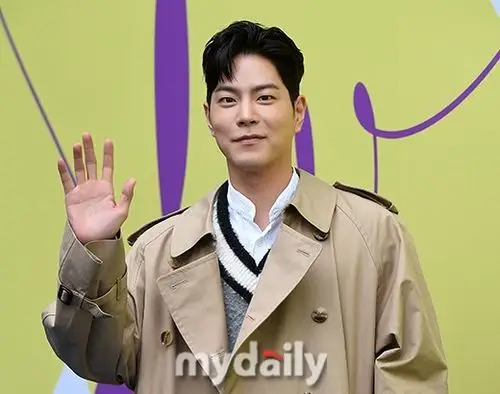 韩国艺人洪宗玄12月2日参军服兵役