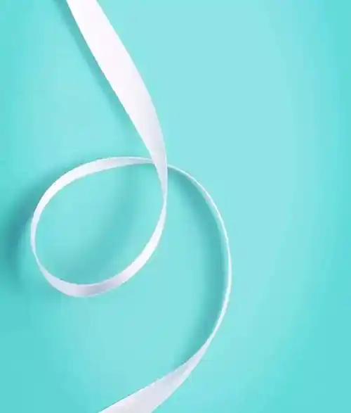 这抹特别的蒂芙尼蓝鲜活且生动,充满了无穷的浪漫,让昂克赛拉从原本的