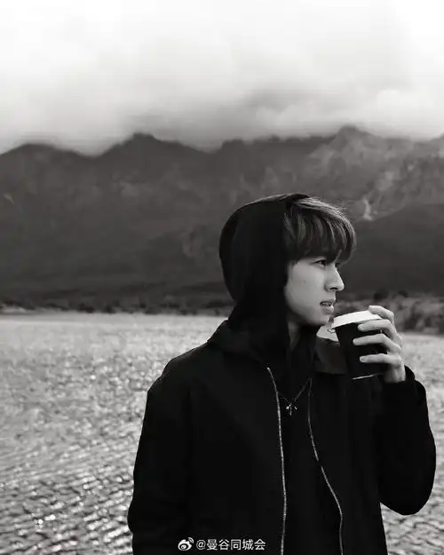 泰国娱乐#【泰星福多多fluke来中国啦!晒昆明,丽江旅行照!