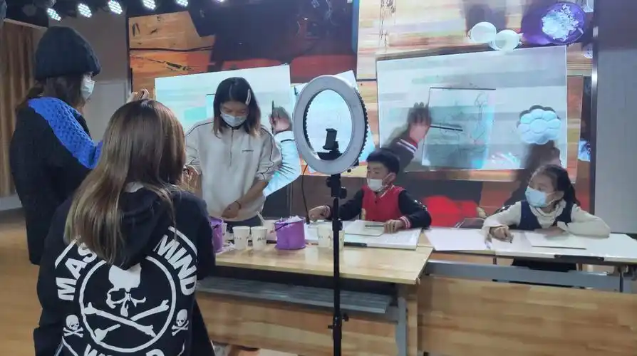 【青龙桥街道】少儿美术直播课-纸浆画制作荷花