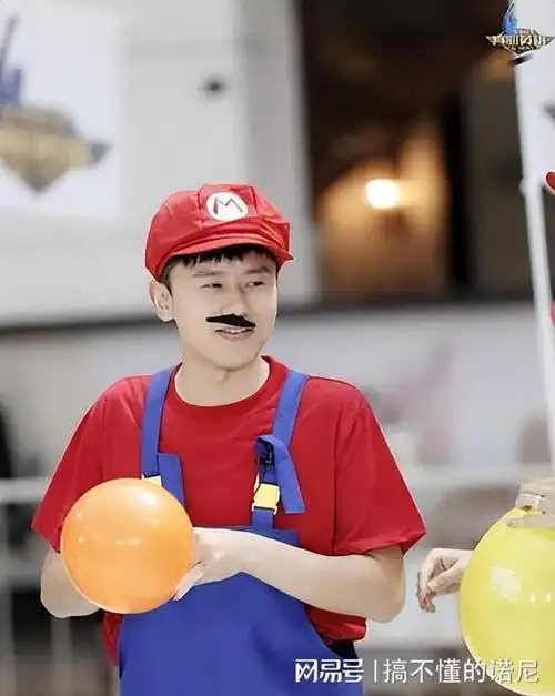 过程中,因为用力过猛,张杰竟然当场晕厥,在晕倒时还恰好砸到了椅子上