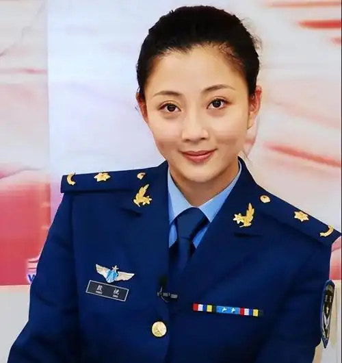 同样是军装照,周迅和许晴等20位女星放在一起看,气质差别出来了