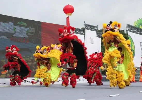 开幕式上舞狮表演. 董芳忠/摄