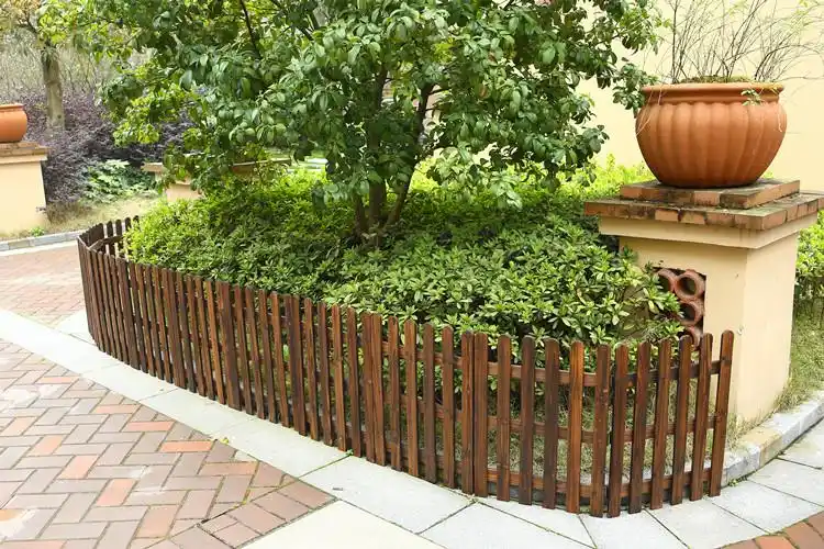 户外新款碳化防腐实木栅栏白色木篱笆花园宠物围栏庭院婚庆装饰