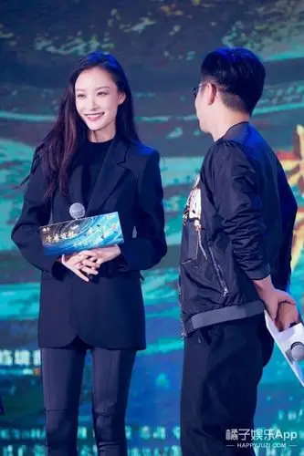 周冬雨倪妮聚首《奇门遁甲》,两代谋女郎同台超级养眼了!