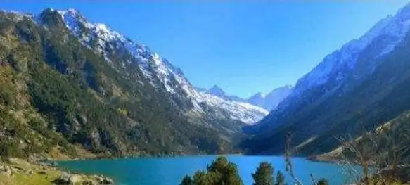 世界上最神奇的泉水法国比利牛斯山圣泉包治百病起死回生2