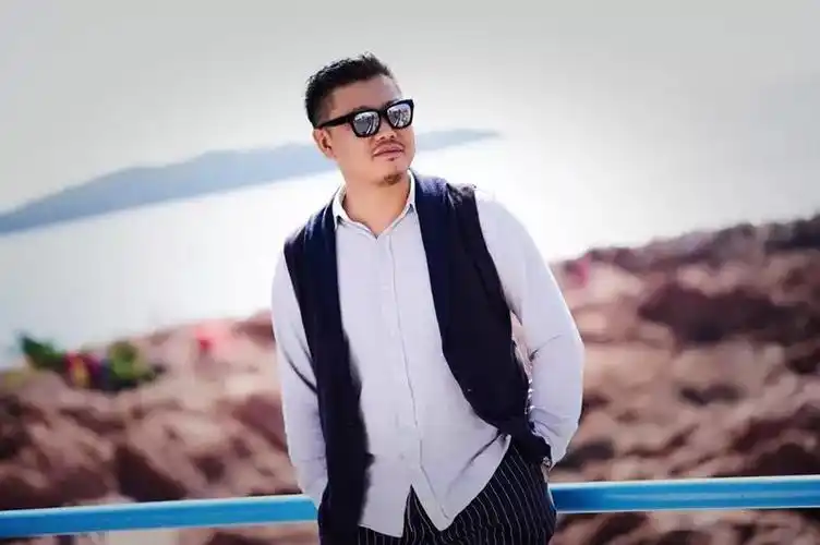 专访导演殷飞带有人间烟火味道的爱才是暖暖的幸福