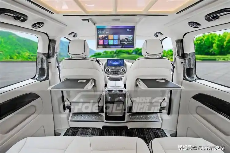 改装奔驰威霆八座无隔断内饰内室空间更宽大