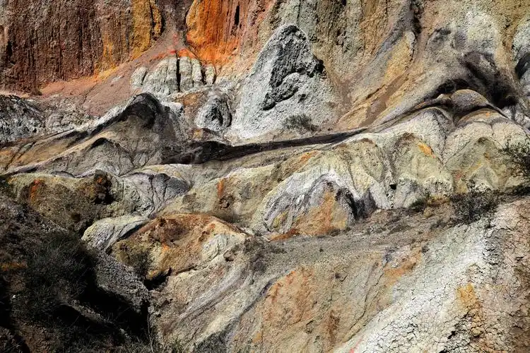 乌苏市泥火山岩浆石