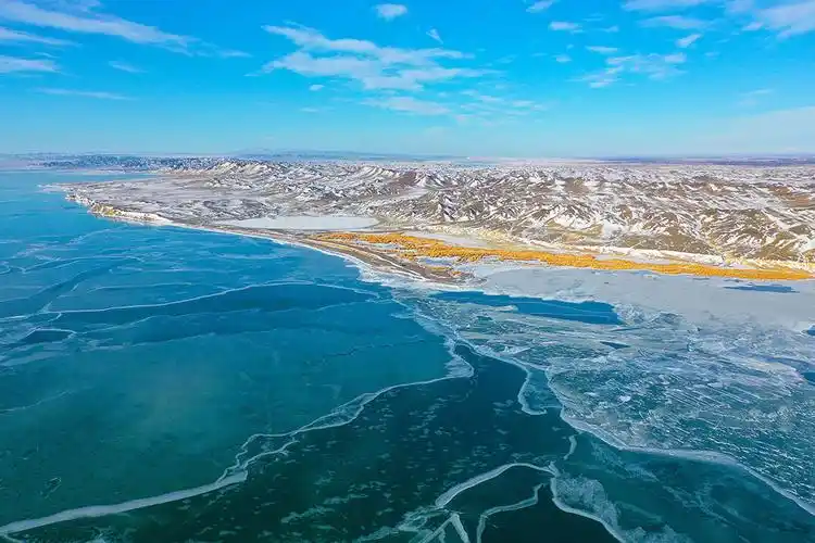 新疆福海乌伦古湖现封冻结冰现象8