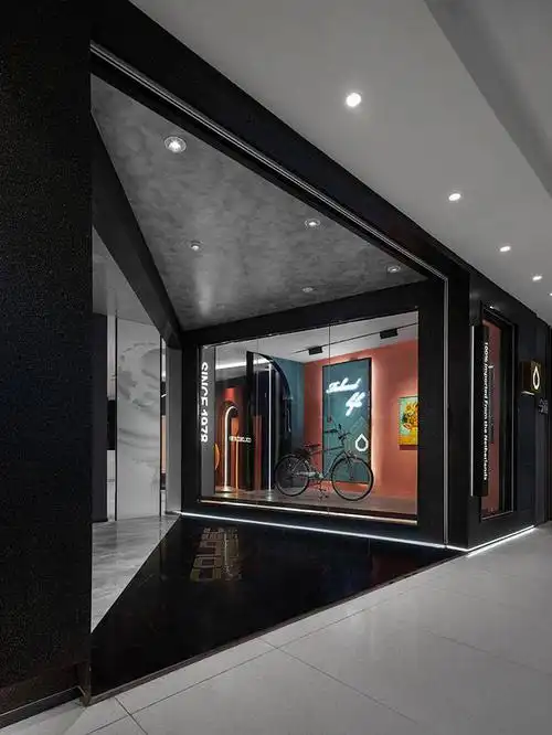 "在为知名艺术涂料品牌荷兰蔻帝设计专卖店之前,我做了一个极难的决定