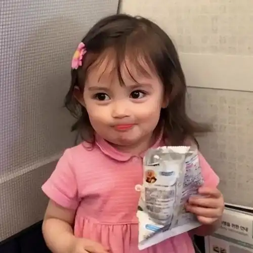 楼主本人超级喜欢用笑的很甜的小女孩/美女做头像,给人一种元气满满