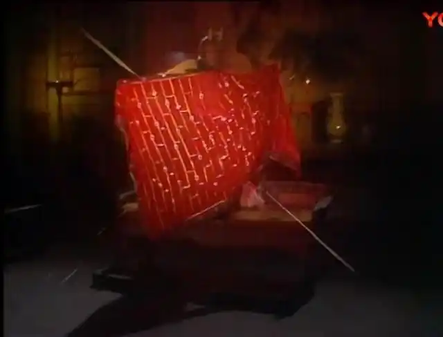 长老的道,没经过唐僧的允许,就把师傅的锦襕袈裟从包袱中抖搂出来了