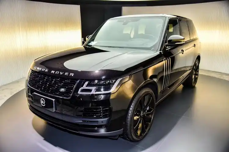 2021款揽胜50v8sva耀夜加长版