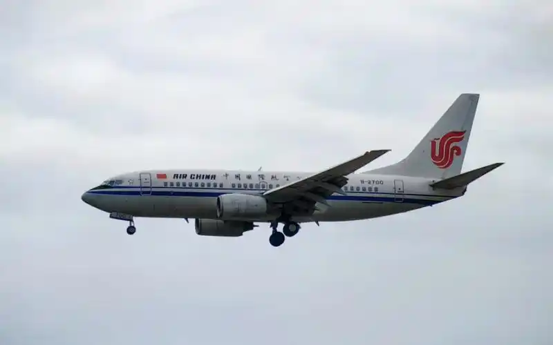 【暗光4k长焦】北京首都国际机场01跑道中国国际航空波音737-800降落