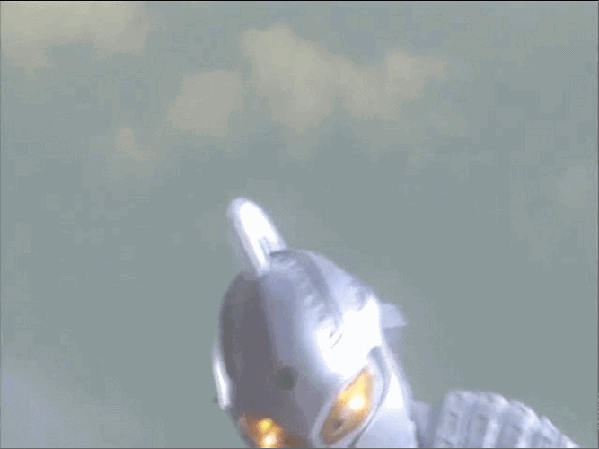 别的奥特曼的彩色计时器都是在胸口,但是赛文奥特曼就不是了,赛文