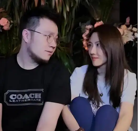 北京美女王博谷:嫁小7岁演员巴图,婚后生两子,风光背后有心酸