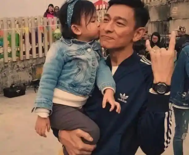 刘德华个人简介(刘德华的孩子多少个)-装修第一网