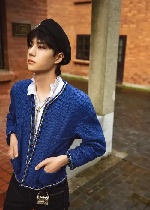 王一博超话·#王一博邂逅复古大片#@uniq-王一博身着chanel 2021春夏