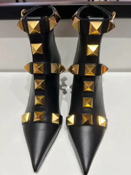 海南免税华伦天奴铆钉女鞋五折带回家