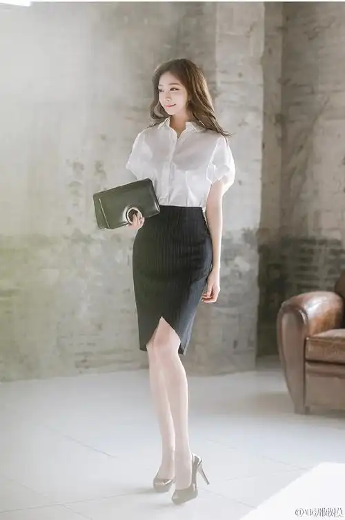 白衣黑裙女秘书气质写真照图片