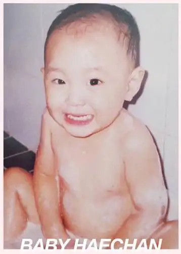 本名李东赫,艺名楷灿(李秀满老师取嗯),昵称小熊,嗨灿(艺名罗马音)