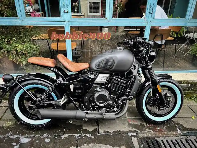 长江bobbie400改装复古摩托机车棕色系