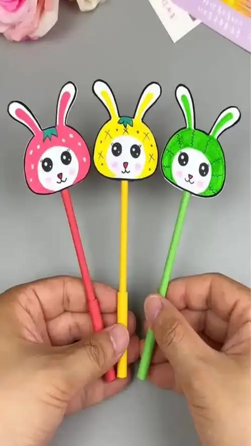 马上就要开学了,来制作一个好看的小兔子笔吧!