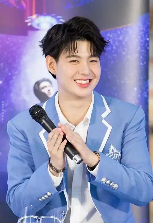 有小姐姐可以发张不期八子的高清照片吗