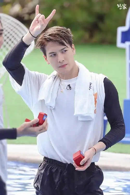 王嘉尔奔跑吧##beats全球品牌代言人王嘉尔