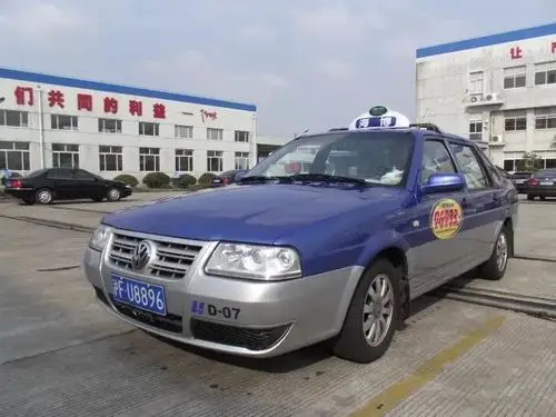 树立用心服务的理念下面,我来讲述一下,这些年我在海博出租学习,工作