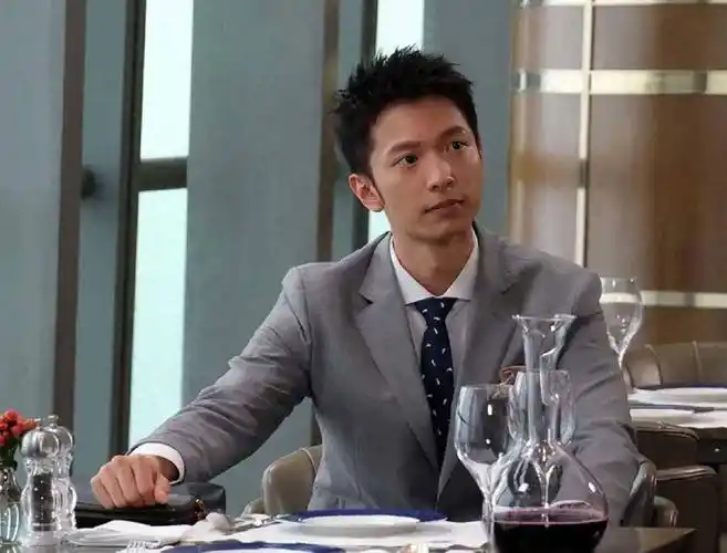 tvb帅气型男约满离巢,凭台庆剧再度翻红人气高_高钧贤_香港_挑战