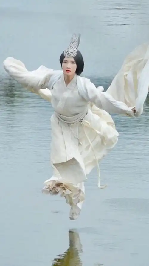 轻功飞行古装美女赵丽颖霸气刘诗诗灵动她比刘亦菲仙气