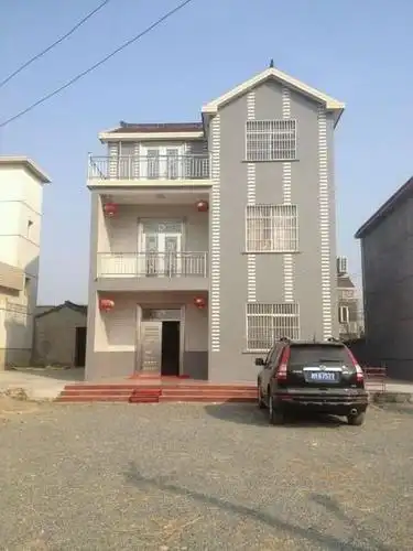 我妻子的家庭来自湖南农村,房子是今年年初建的,后来花了几个月才装修