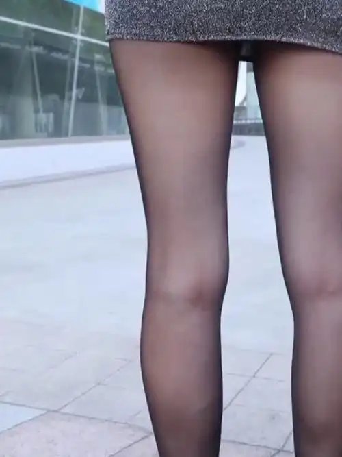 jennie穿肉色紧身洋装曝光真实身材