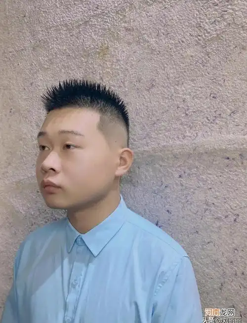 男士圆脸适合的短发图片 今夏爆火男士发型16款