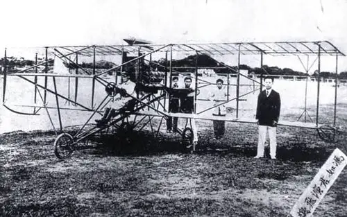 冯如与他设计的飞机