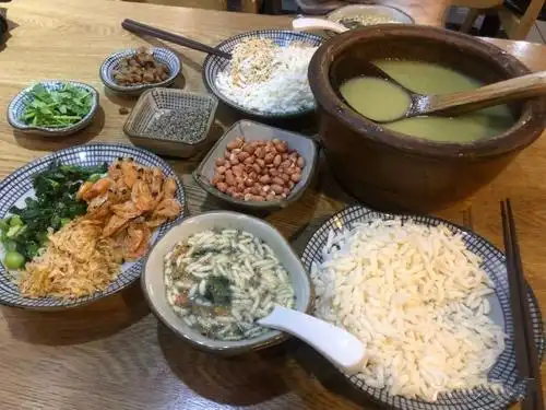 汕尾擂茶分为油茶和咸茶.