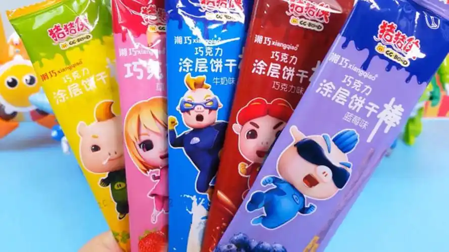 试吃猪猪侠零食饼干和甜筒,你爱吃哪种口味?