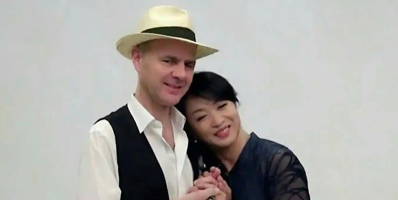 金星和外籍老公汉斯相识于2004年,那天,金星从法国出差回上海.