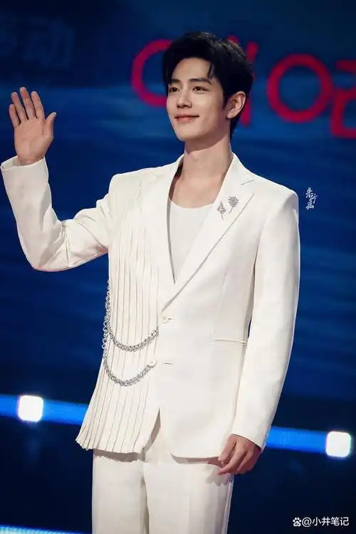 官宣肖战受邀参加米兰时装周携手两大顶奢