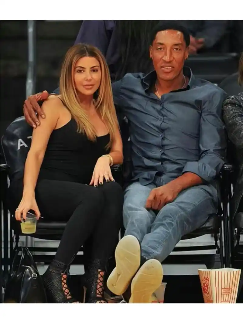 48岁的皮蓬前妻拉尔萨·皮蓬与32岁的马库斯·乔丹相恋,两人相差16岁