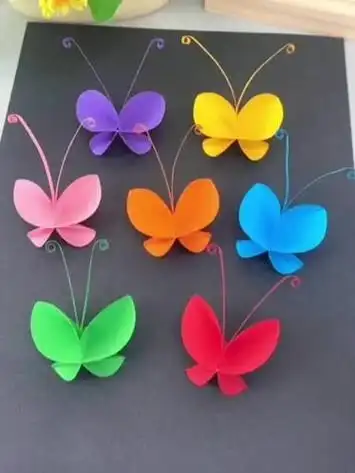 和家里的孩子一起做简单漂亮的小蝴蝶,可以做装饰画哦#亲子手工