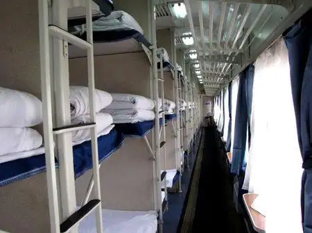 【火车硬卧干净吗】火车卧铺干净吗,火车床单多久洗一次